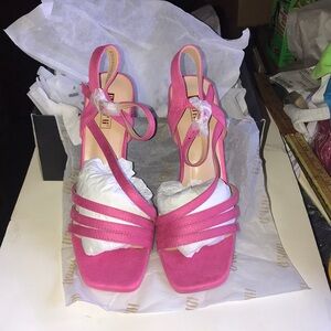 NIB Women’s Pink Strappy Sandals